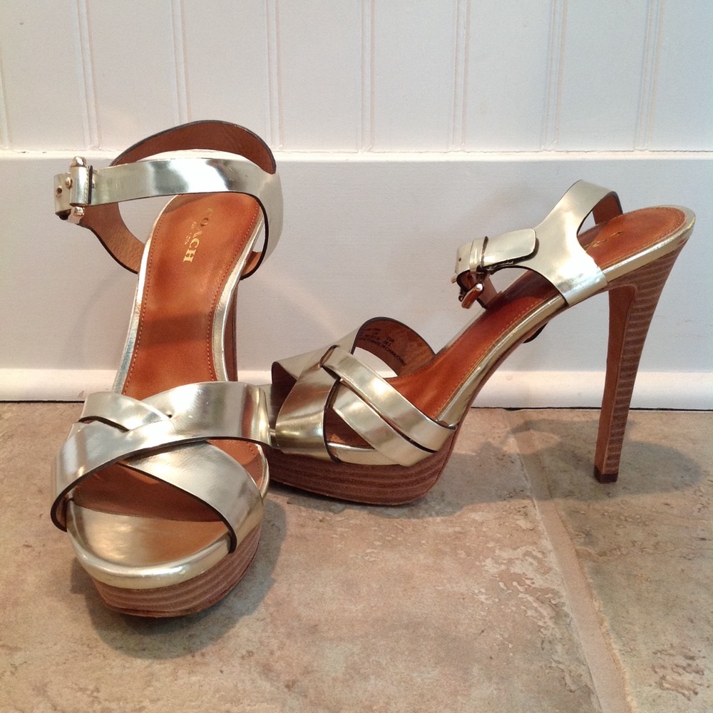 😊NWOT Coach Gold Strappy Stiletto's 8.5